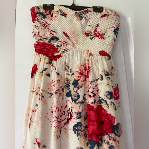 Small Urban Outfitters Strapless Dress— Fun Floral Pattern - Picture 3 of 11
